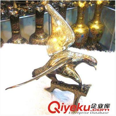巴基斯坦銅雕工藝品 大鵬展翅樹(shù)杈鷹的匠心與美學(xué)